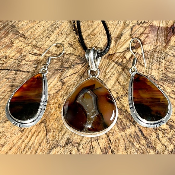 Montana Fire Moss Agate Pendant & Earrings Set - Picture 12 of 13